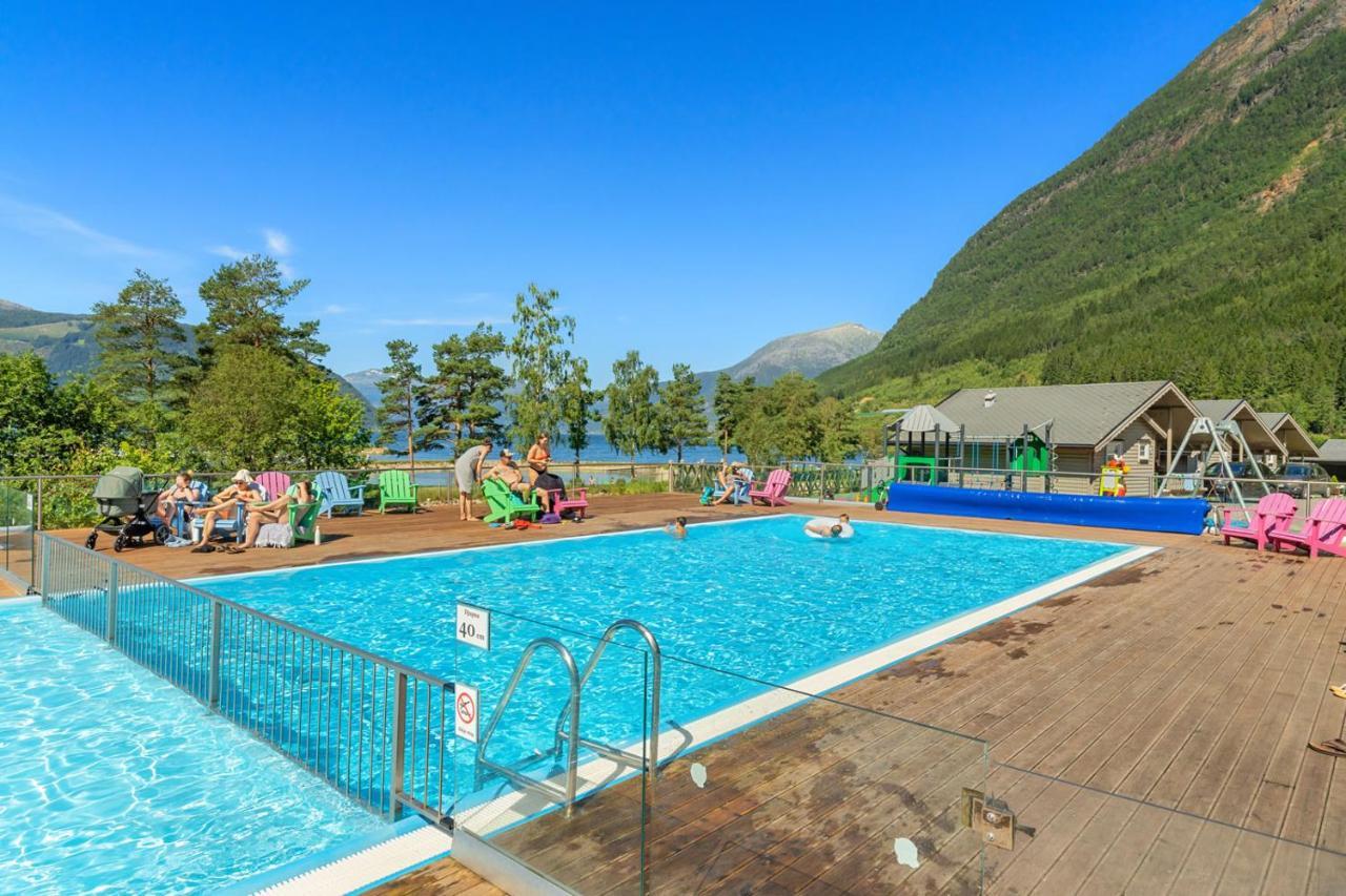 Mikkelparken Ferietun Hotel Kinsarvik Kültér fotó