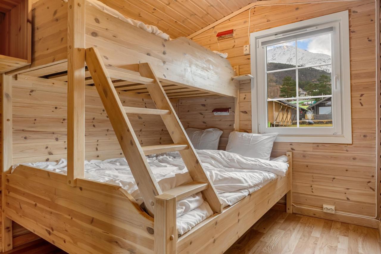 Mikkelparken Ferietun Hotel Kinsarvik Kültér fotó
