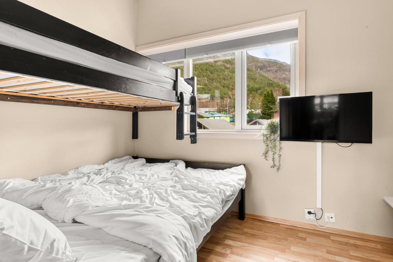 Mikkelparken Ferietun Hotel Kinsarvik Kültér fotó