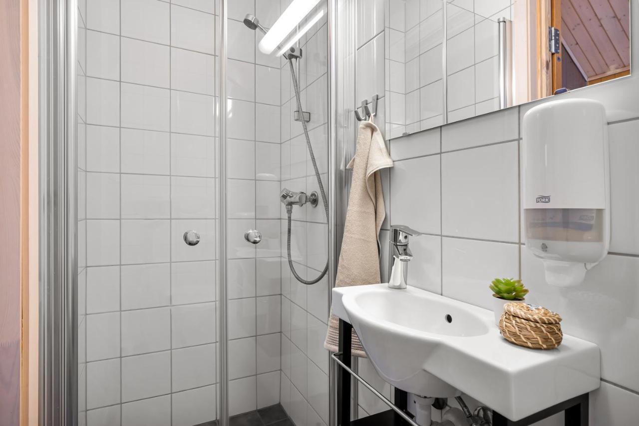 Mikkelparken Ferietun Hotel Kinsarvik Kültér fotó