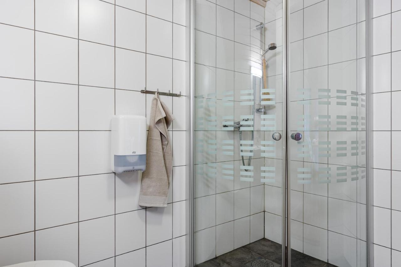 Mikkelparken Ferietun Hotel Kinsarvik Kültér fotó