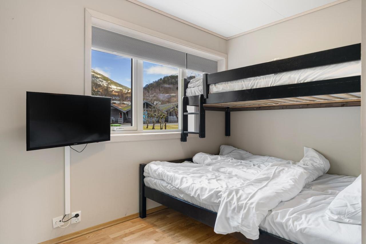Mikkelparken Ferietun Hotel Kinsarvik Kültér fotó