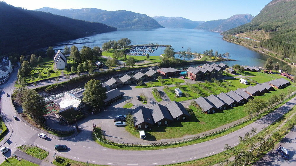 Mikkelparken Ferietun Hotel Kinsarvik Kültér fotó