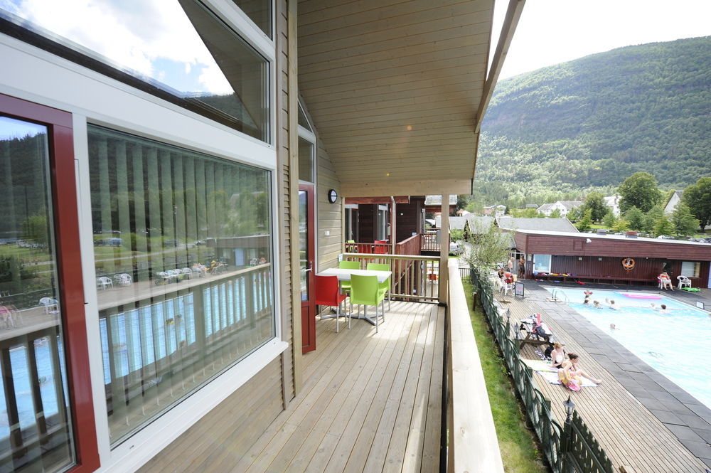 Mikkelparken Ferietun Hotel Kinsarvik Kültér fotó