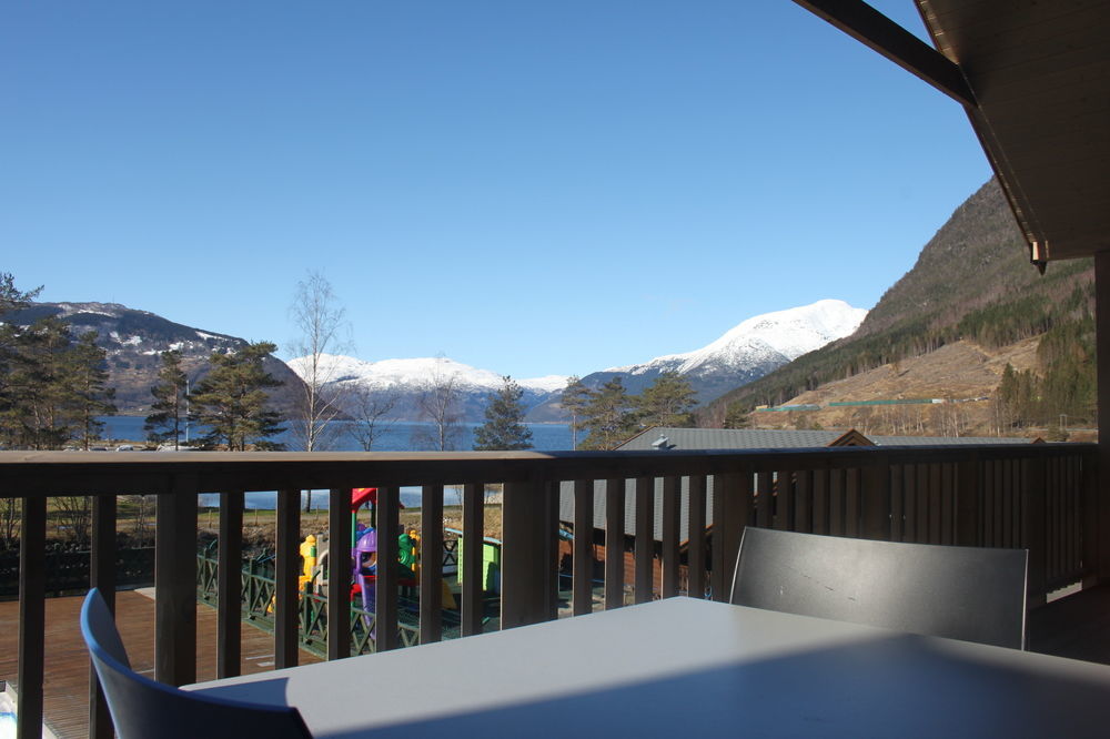 Mikkelparken Ferietun Hotel Kinsarvik Kültér fotó