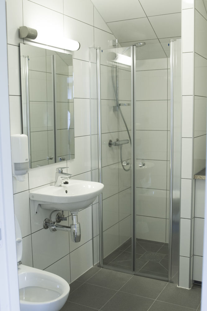 Mikkelparken Ferietun Hotel Kinsarvik Kültér fotó